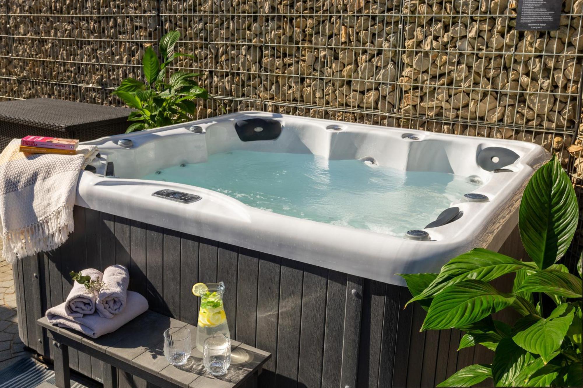 Spacious Home Sauna Hot Tub Pool Patio Bbq Hohenfels-Essingen ภายนอก รูปภาพ